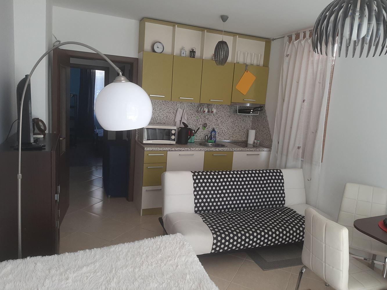 Двухкомнатная квартира в комплексе с бассейном близко от моря