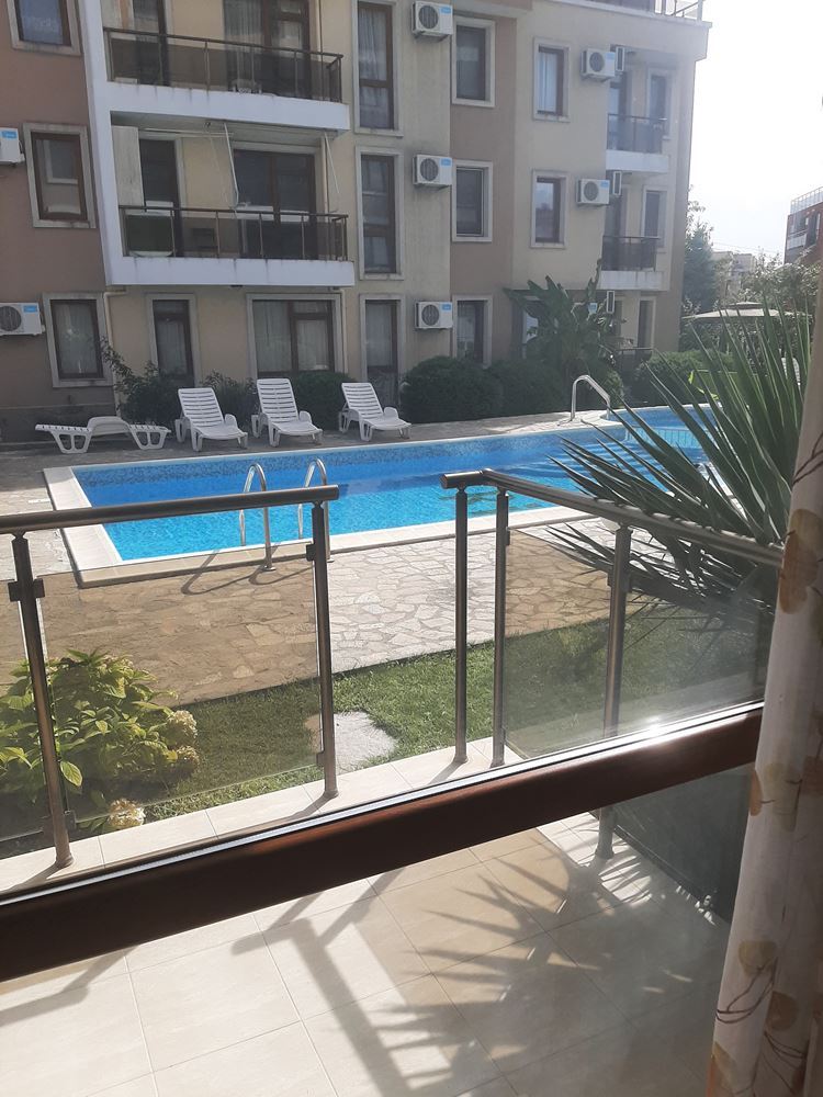 Двухкомнатная квартира в комплексе с бассейном близко от моря