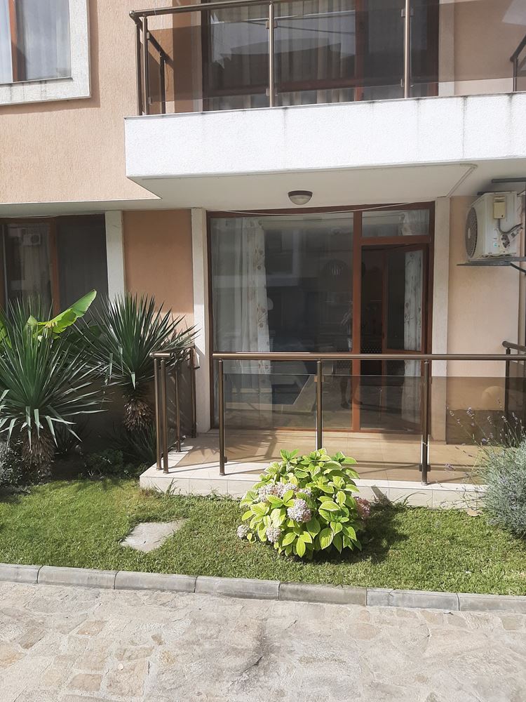 Двухкомнатная квартира в комплексе с бассейном близко от моря