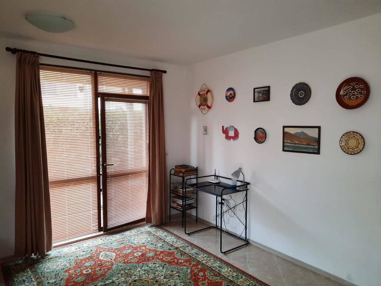 Двухкомнатная квартира в закрытом комплексе недалеко от моря