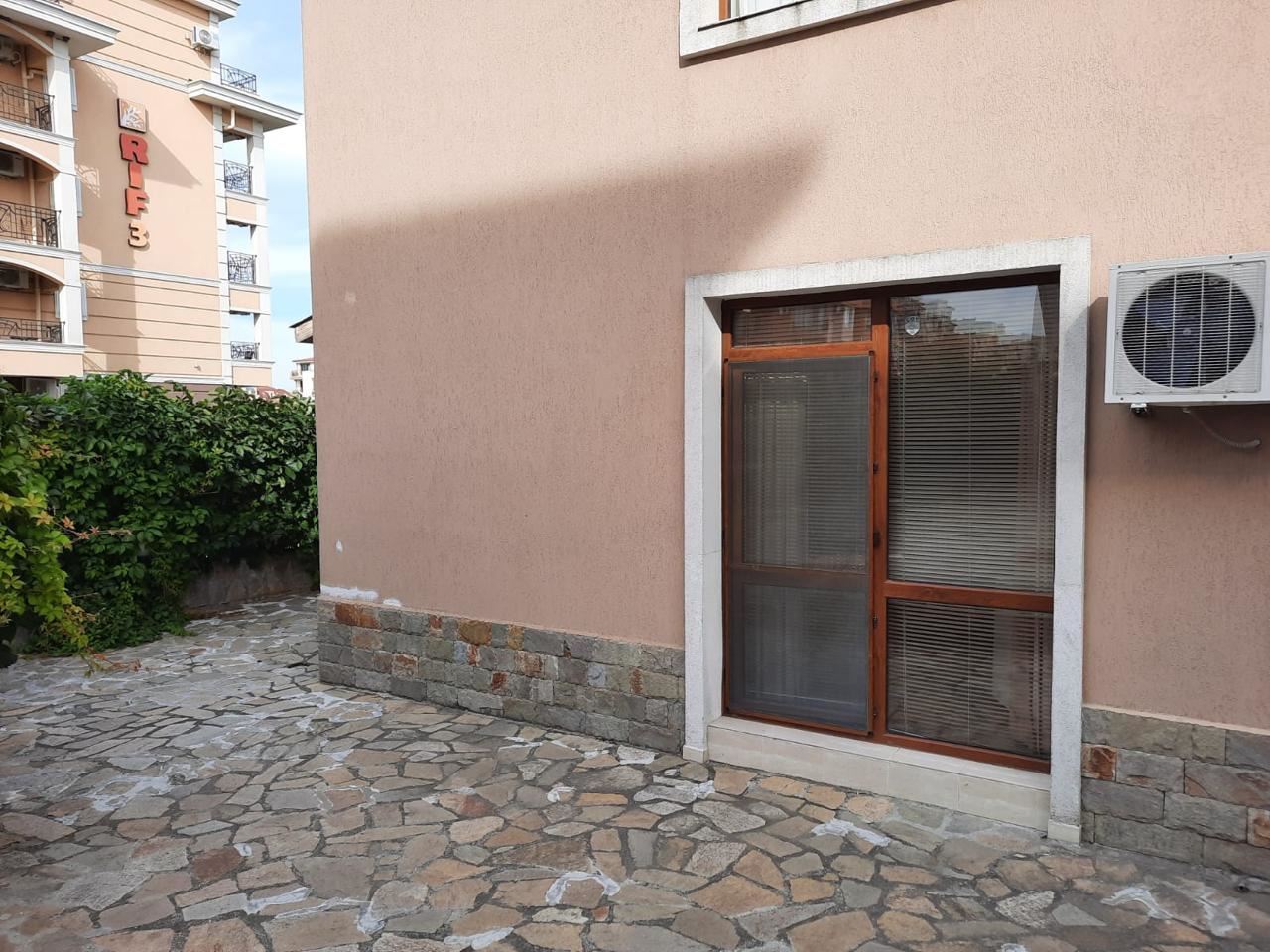 Двухкомнатная квартира в закрытом комплексе недалеко от моря