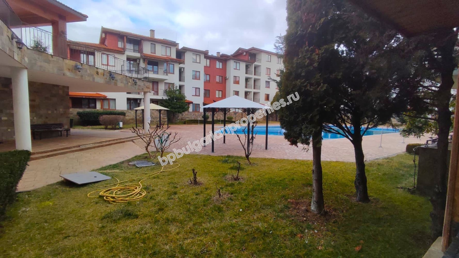 Двуспальный апартамент в закрытом комплексе в 200 м от пляжа