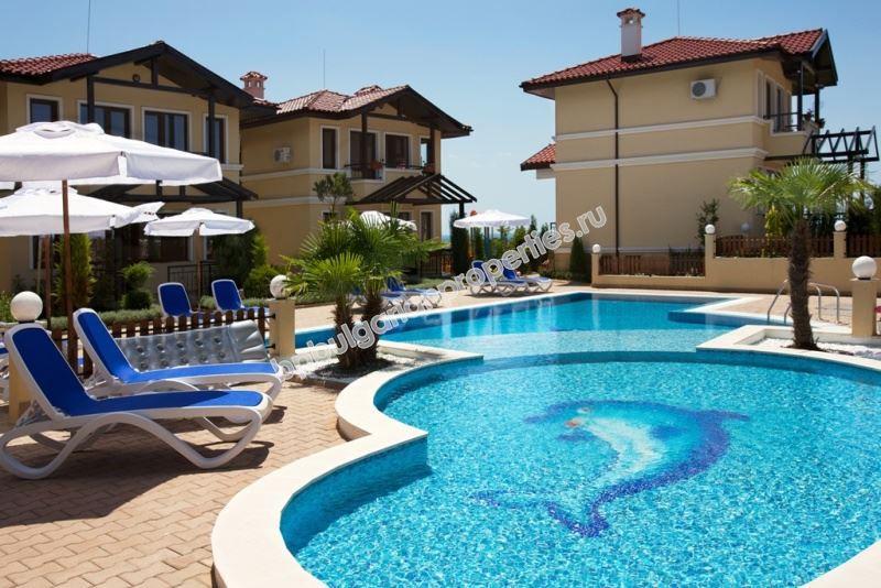 Двуэтажная вилла с видом на море в закрытом комплексе с бассейном Двуэтажная вилла с видом на море в закрытом комплексе с бассейном