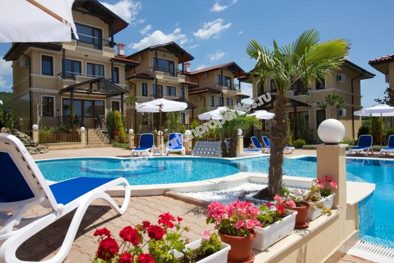 Двуэтажная вилла с видом на море в закрытом комплексе с бассейном Двуэтажная вилла с видом на море в закрытом комплексе с бассейном