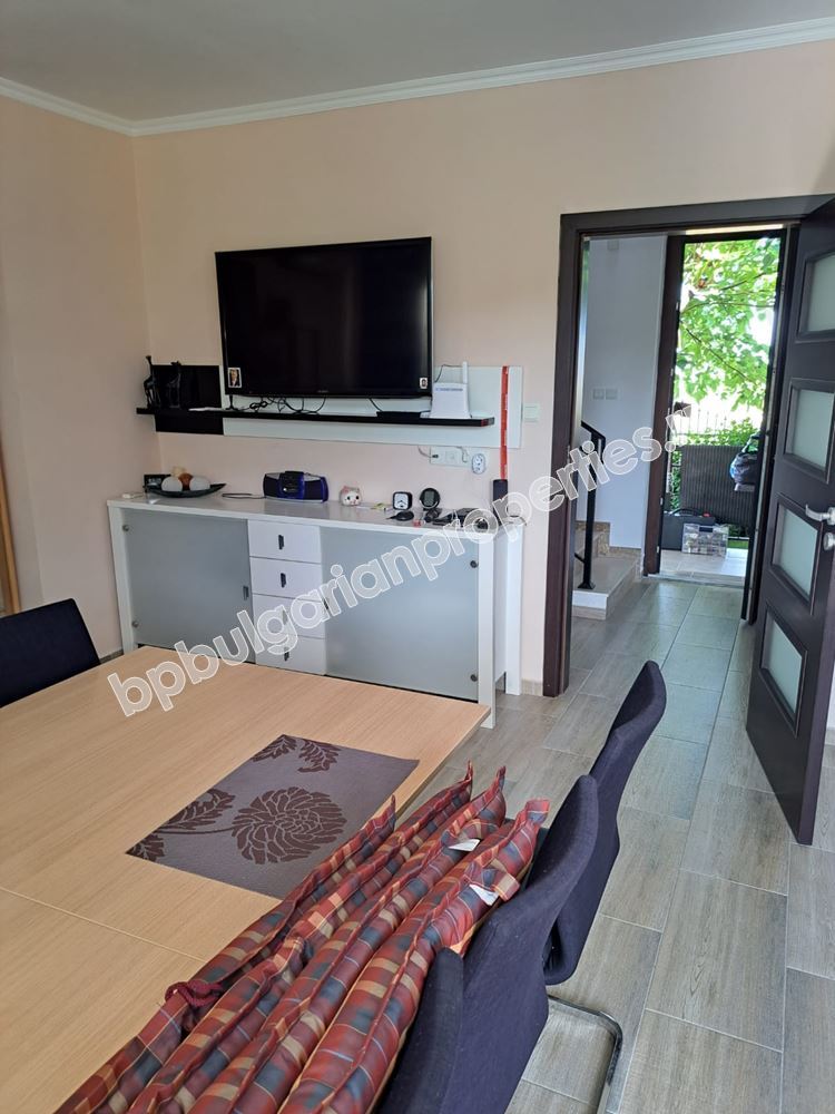 Двуэтажная вилла с видом на море в закрытом комплексе с бассейном Двуэтажная вилла с видом на море в закрытом комплексе с бассейном