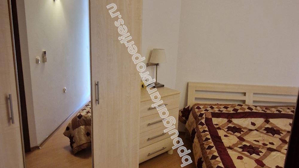 Просторный апартамент с паркоместом в жилом здании в Равда