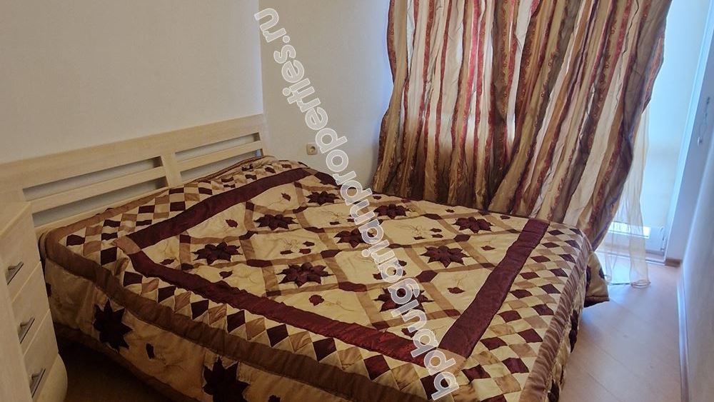 Просторный апартамент с паркоместом в жилом здании в Равда