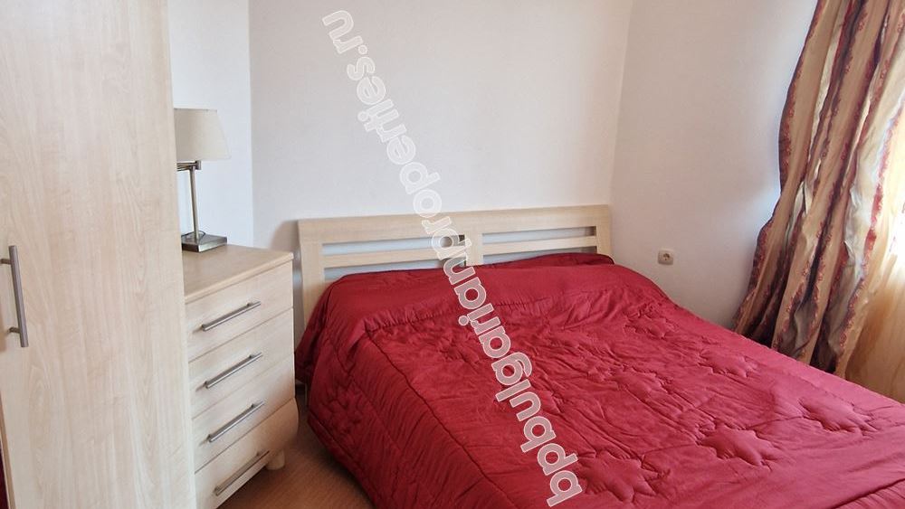 Просторный апартамент с паркоместом в жилом здании в Равда