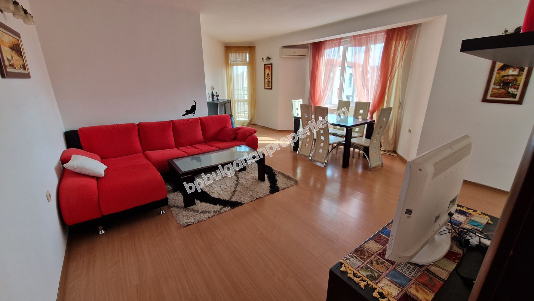 Просторный апартамент с паркоместом в жилом здании в Равда