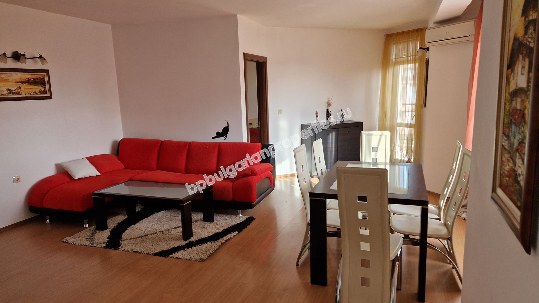 Просторный апартамент с паркоместом в жилом здании в Равда