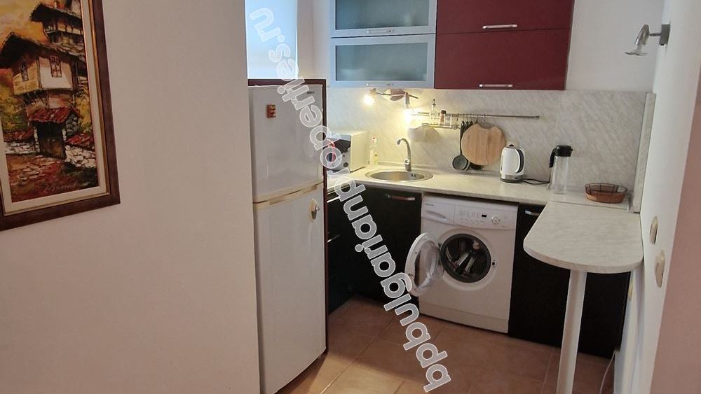 Просторный апартамент с паркоместом в жилом здании в Равда