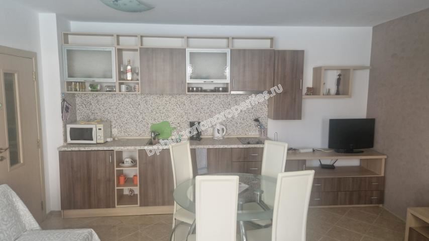 Меблированная двухкомнатная квартира в комплексе с бассейном в Равде Меблированная двухкомнатная квартира в комплексе с бассейном в Равде