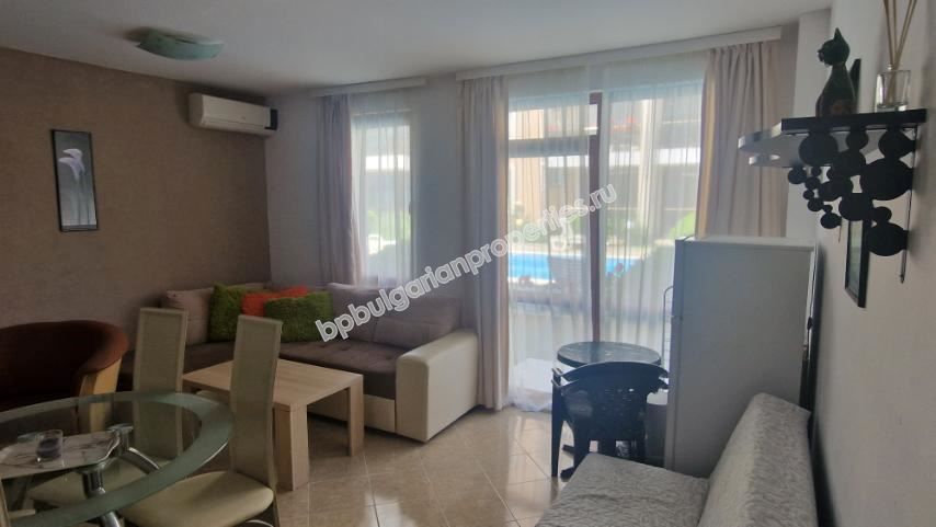 Меблированная двухкомнатная квартира в комплексе с бассейном в Равде Меблированная двухкомнатная квартира в комплексе с бассейном в Равде