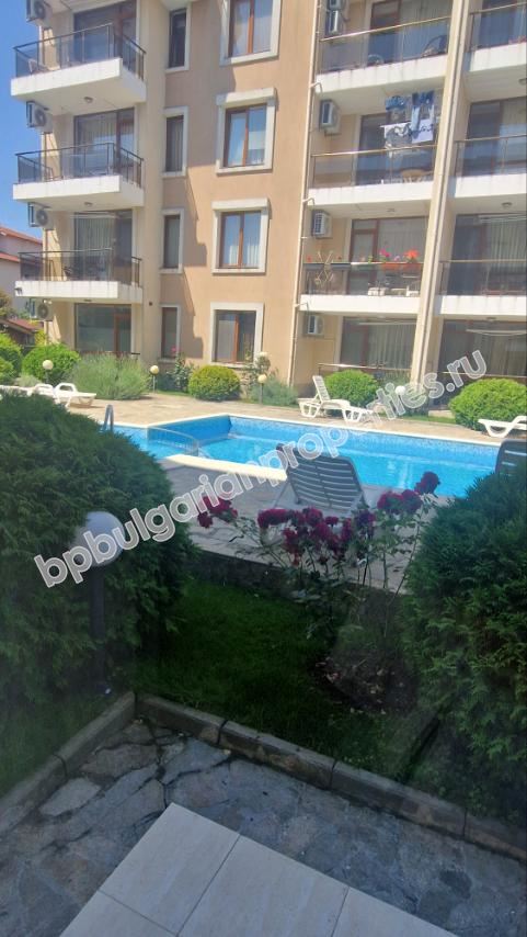 Меблированная двухкомнатная квартира в комплексе с бассейном в Равде Меблированная двухкомнатная квартира в комплексе с бассейном в Равде