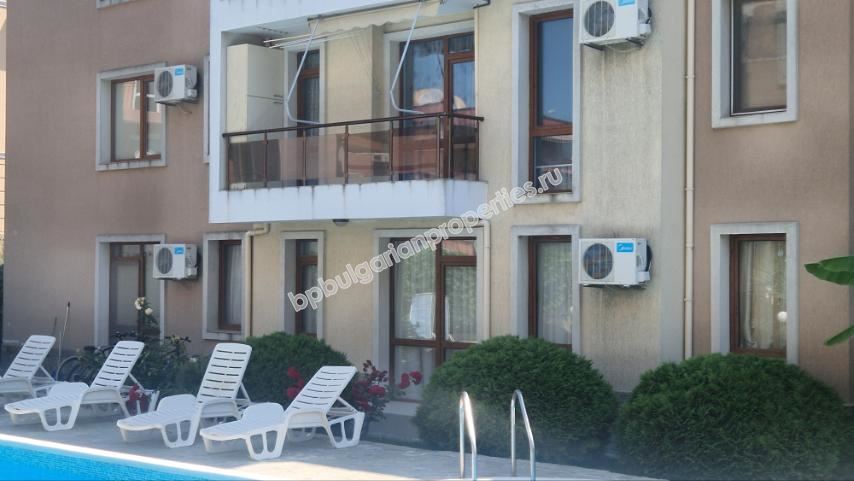 Меблированная двухкомнатная квартира в комплексе с бассейном в Равде Меблированная двухкомнатная квартира в комплексе с бассейном в Равде