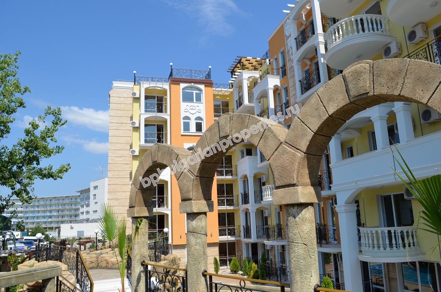 Люксовые меблированные квартиры на продажу в курорте Солнечный Берег