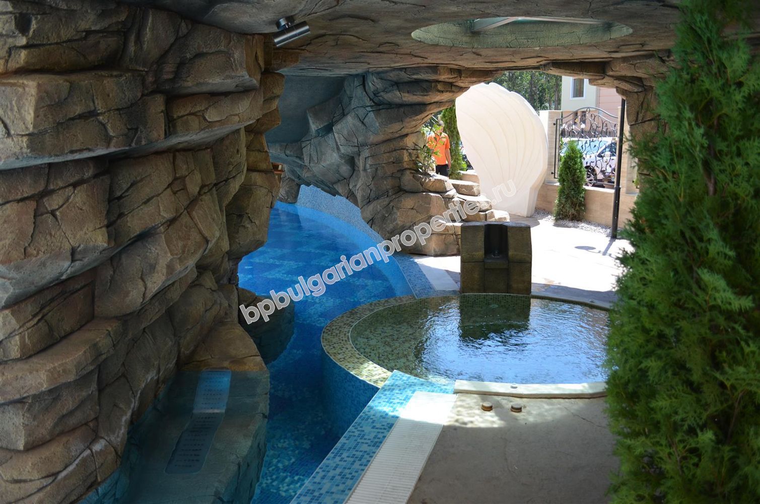 Люксовые меблированные квартиры на продажу в курорте Солнечный Берег