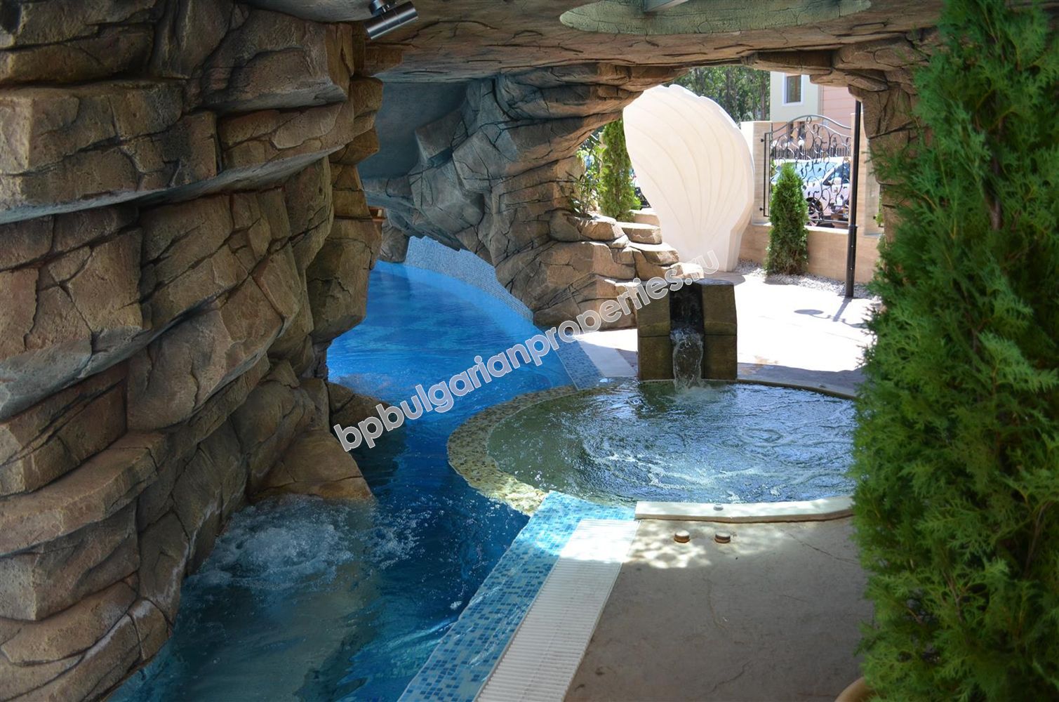 Люксовые меблированные квартиры на продажу в курорте Солнечный Берег