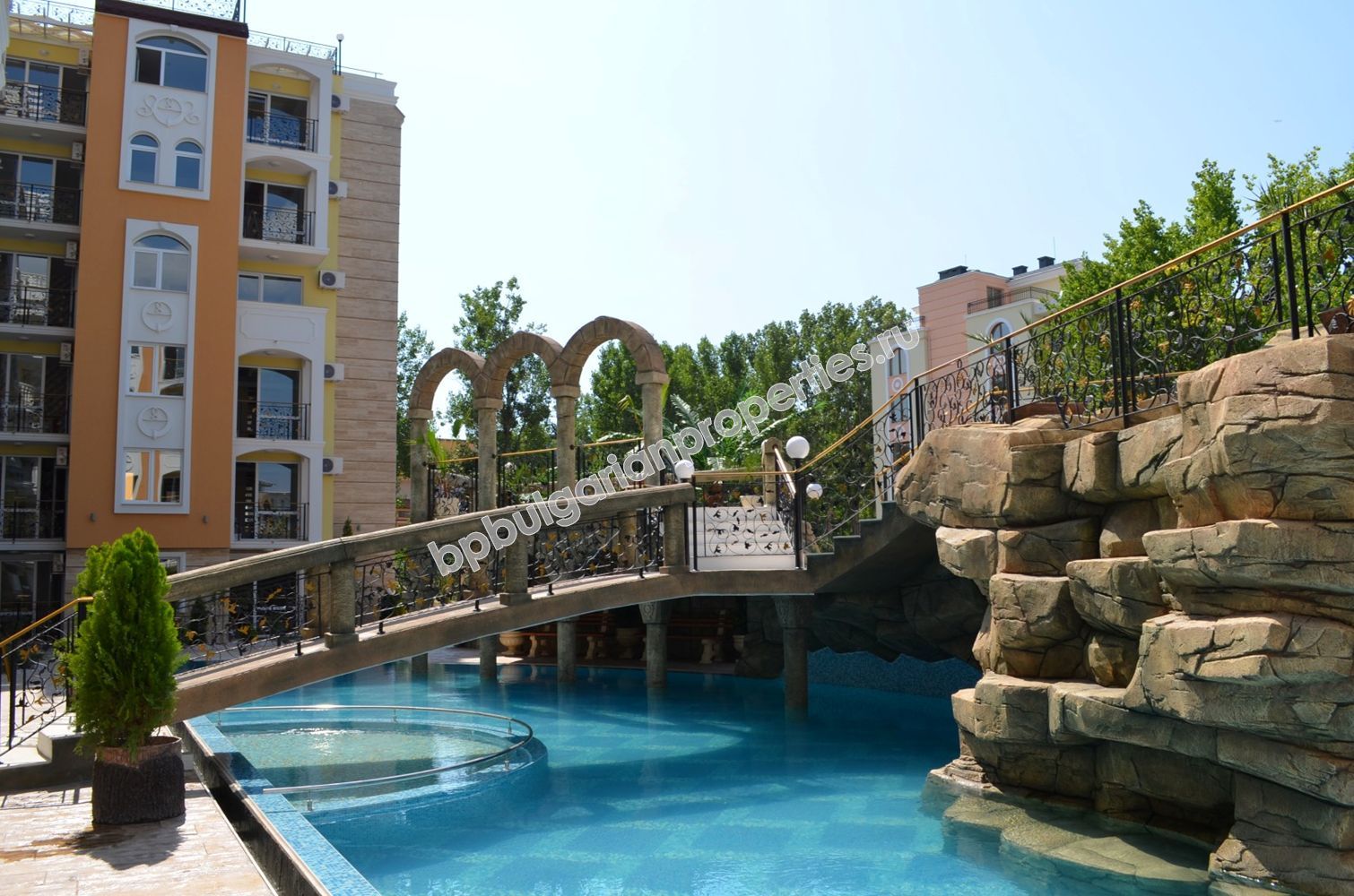 Люксовые меблированные квартиры на продажу в курорте Солнечный Берег