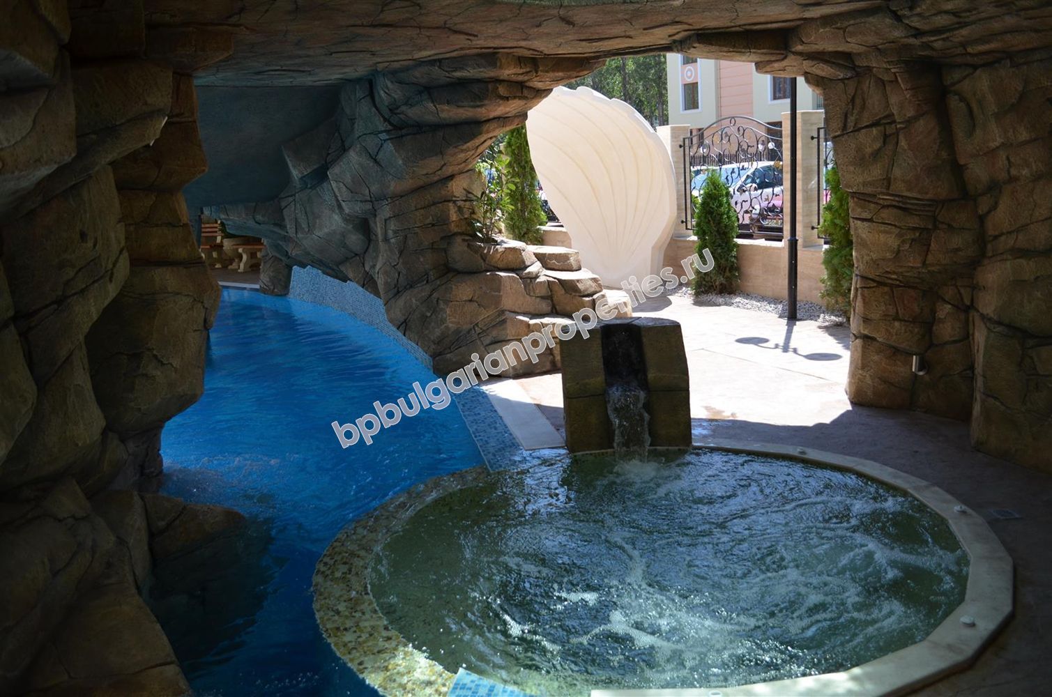 Люксовые меблированные квартиры на продажу в курорте Солнечный Берег