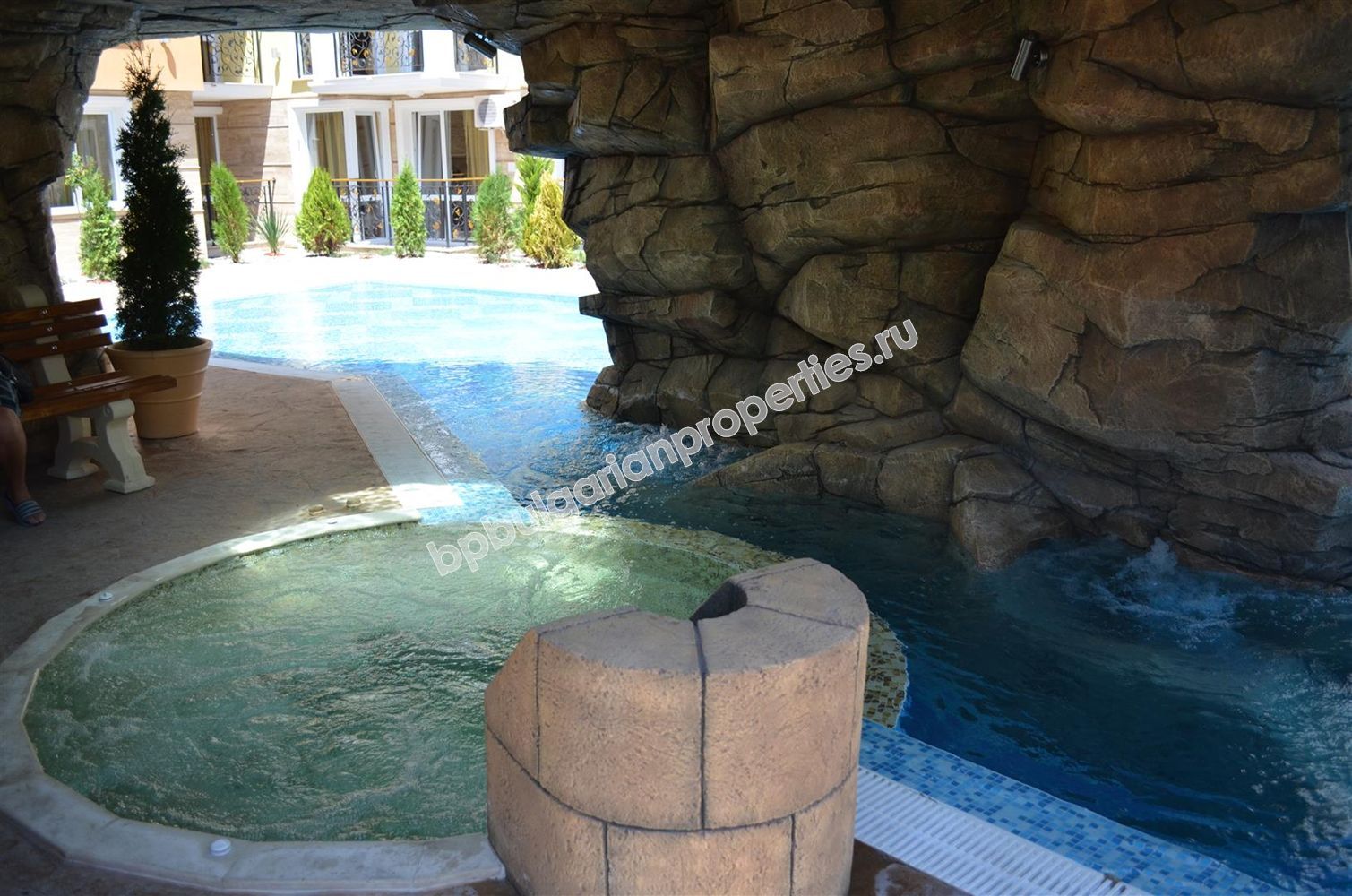 Люксовые меблированные квартиры на продажу в курорте Солнечный Берег