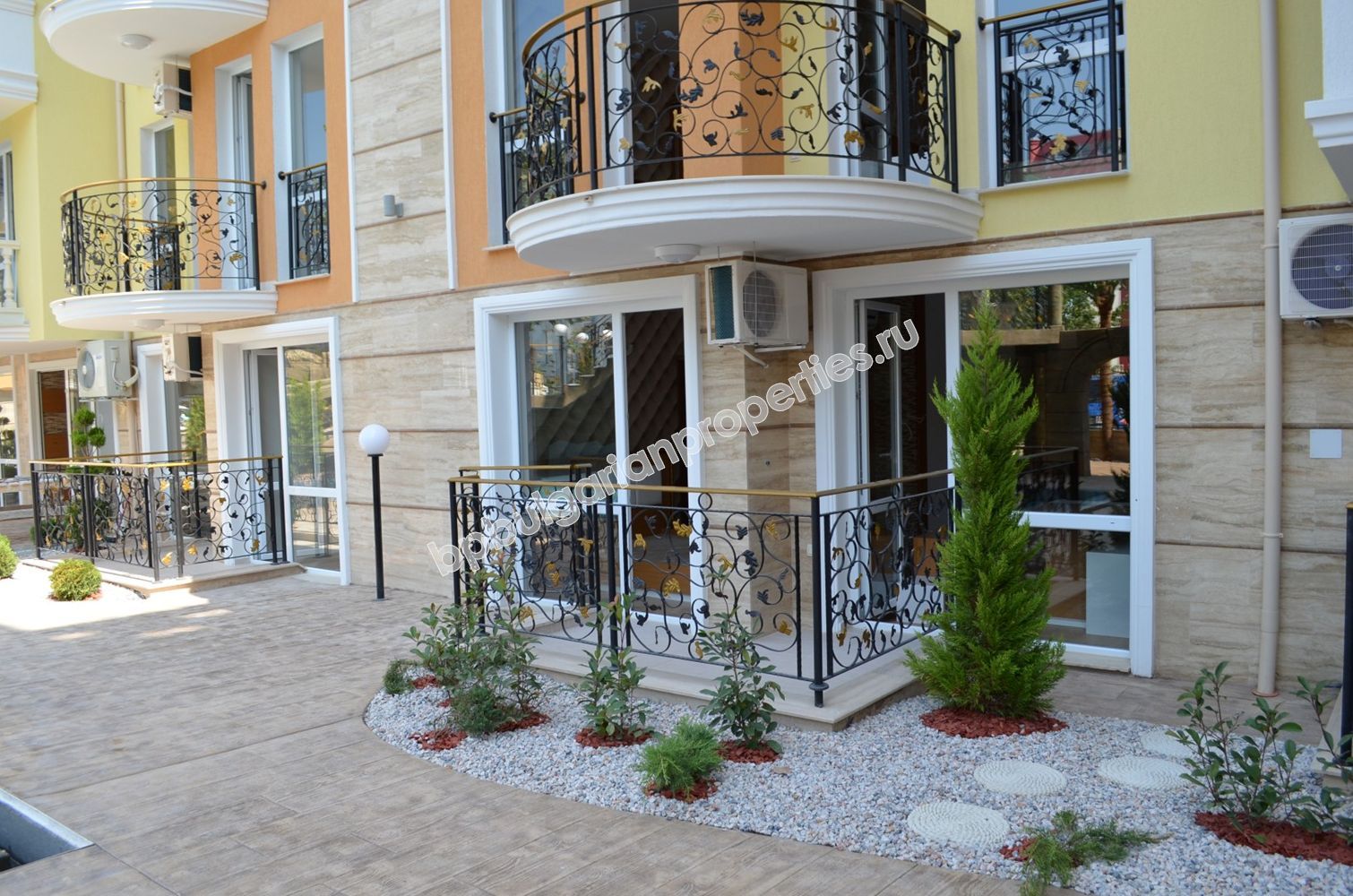 Люксовые меблированные квартиры на продажу в курорте Солнечный Берег