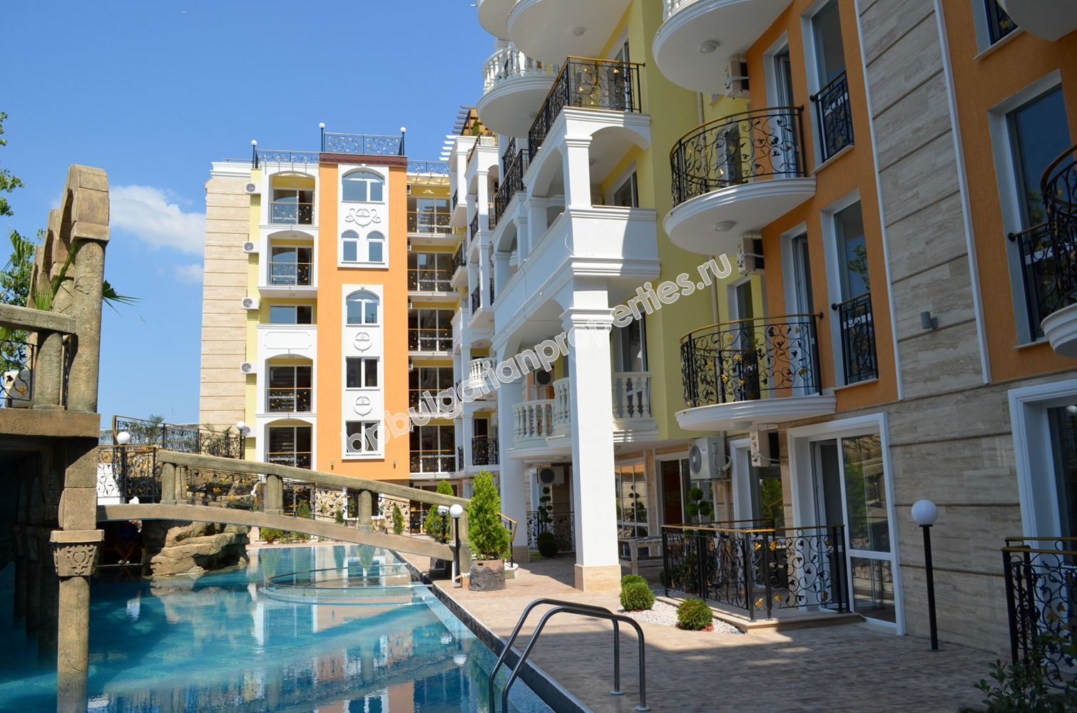 Люксовые меблированные квартиры на продажу в курорте Солнечный Берег