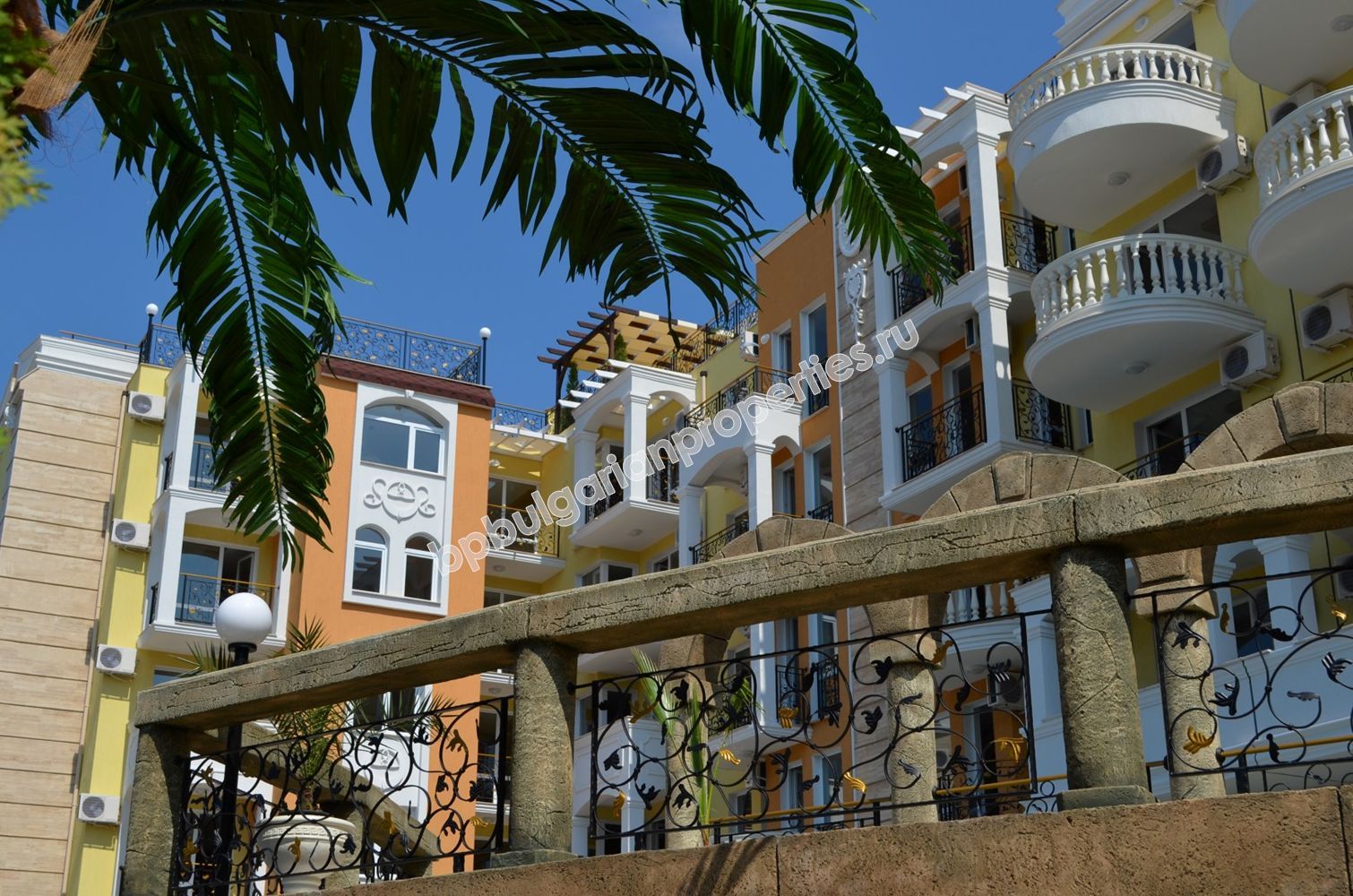 Люксовые меблированные квартиры на продажу в курорте Солнечный Берег