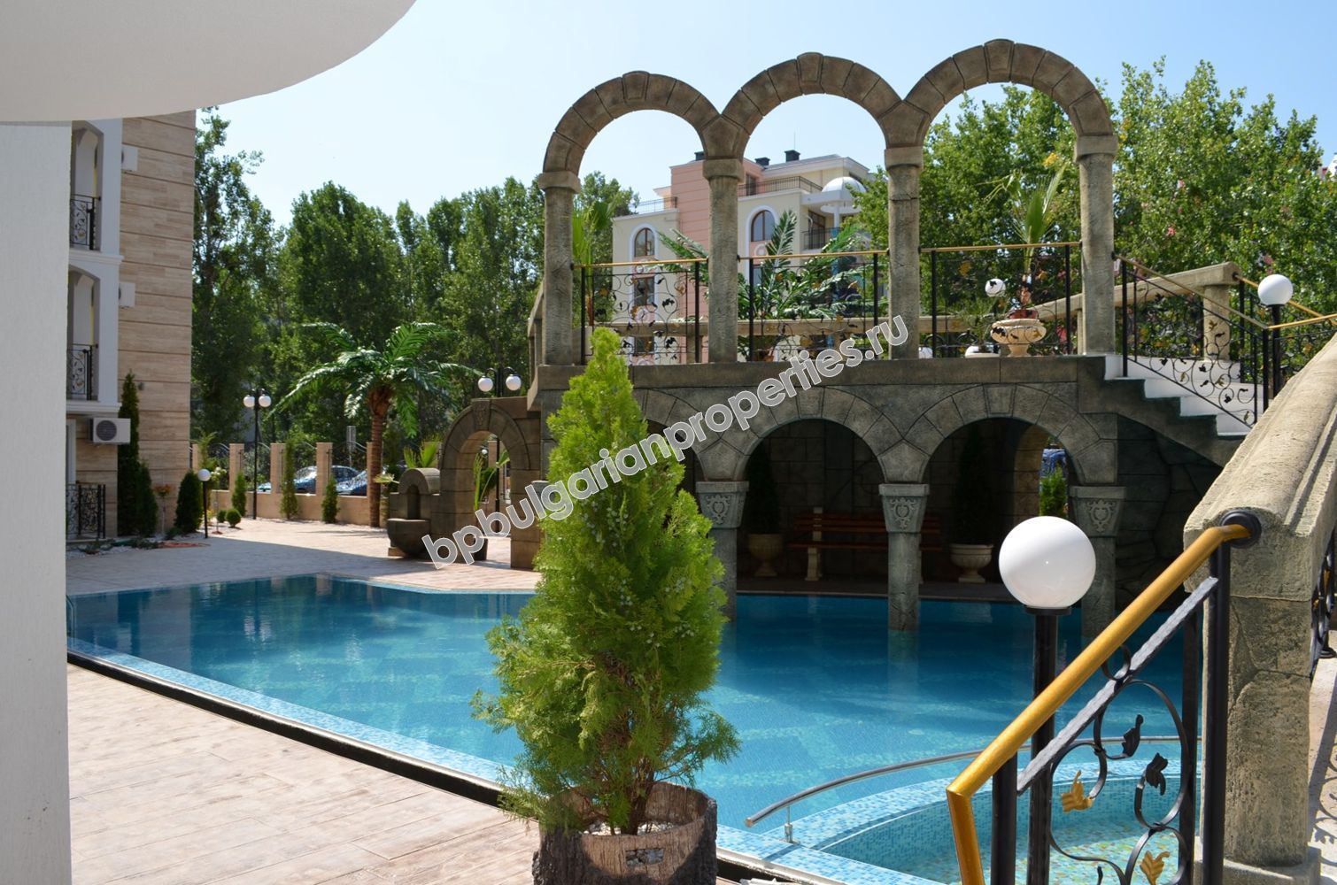 Люксовые меблированные квартиры на продажу в курорте Солнечный Берег