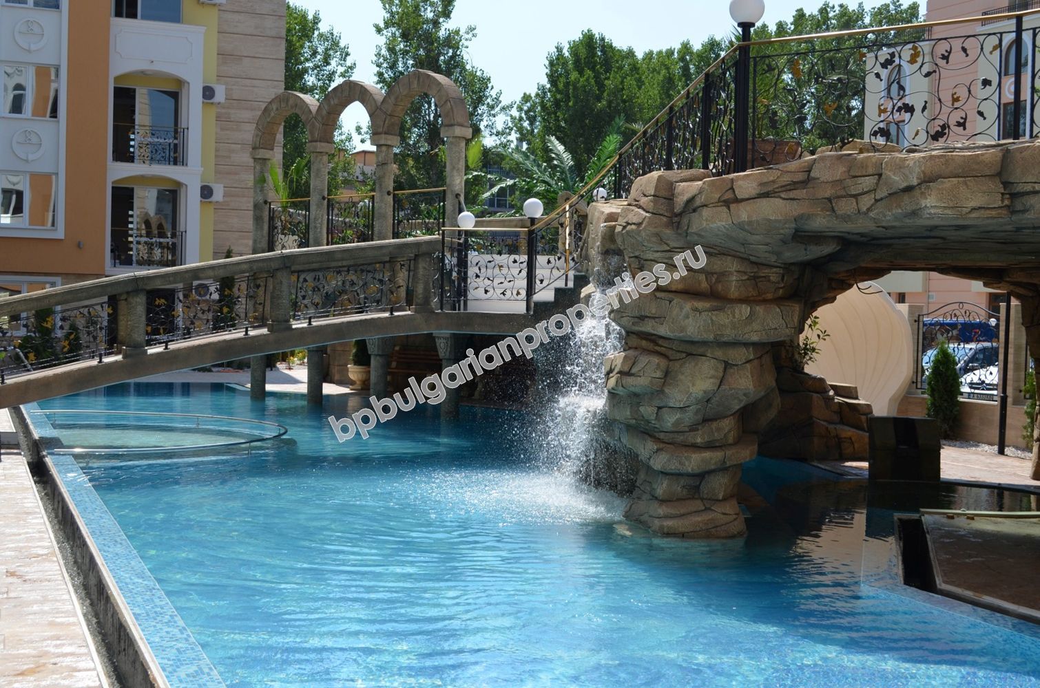 Люксовые меблированные квартиры на продажу в курорте Солнечный Берег