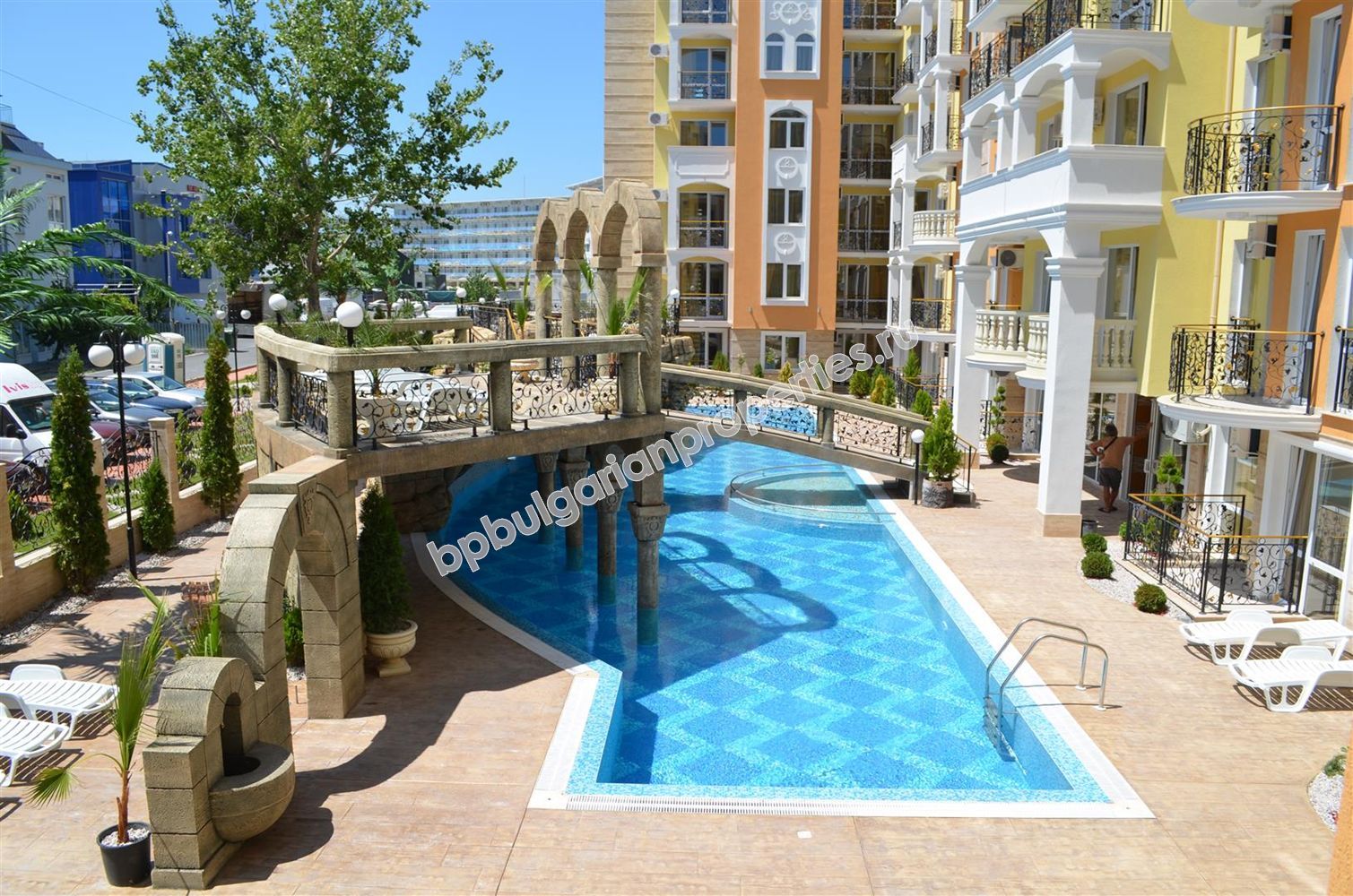 Люксовые меблированные квартиры на продажу в курорте Солнечный Берег