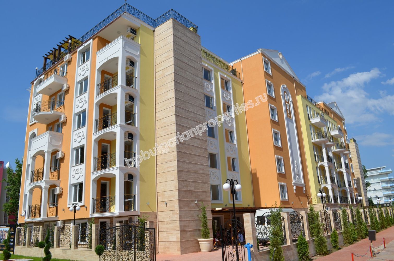 Люксовые меблированные квартиры на продажу в курорте Солнечный Берег