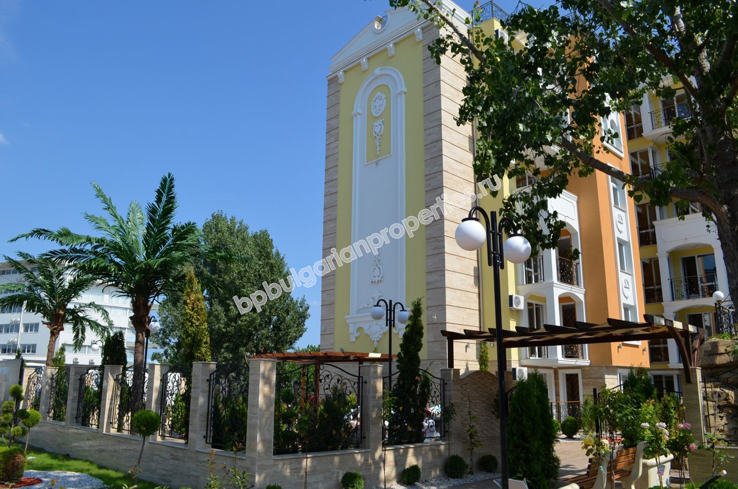 Люксовые меблированные квартиры на продажу в курорте Солнечный Берег