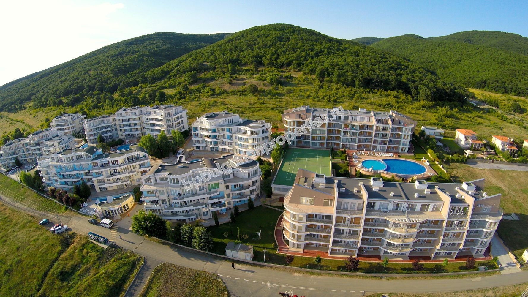 Двухкомнатная квартира на продажу в люксовый комплекс недалеко от к.к. Солнечный Берег