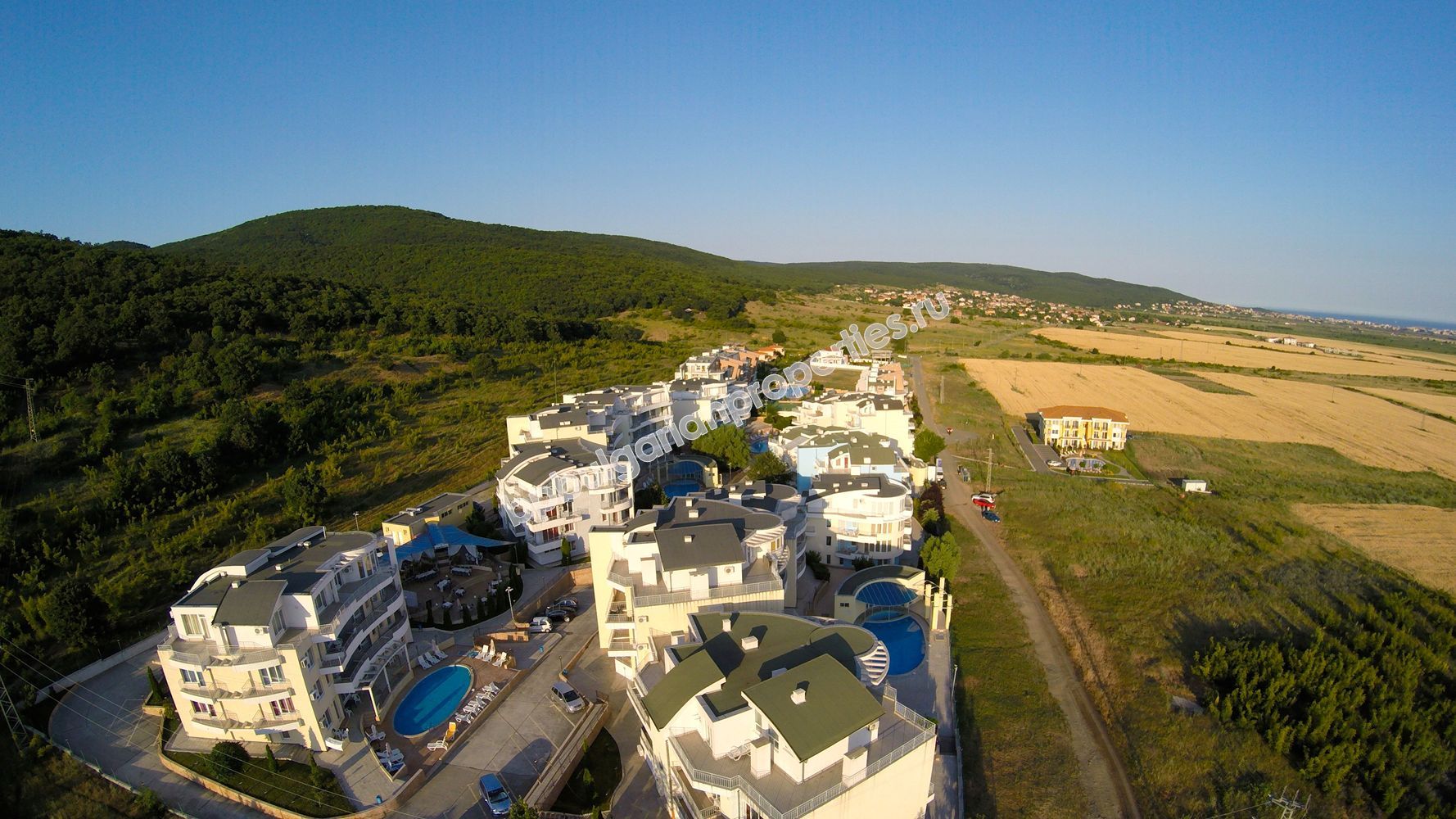 Двухкомнатная квартира на продажу в люксовый комплекс недалеко от к.к. Солнечный Берег