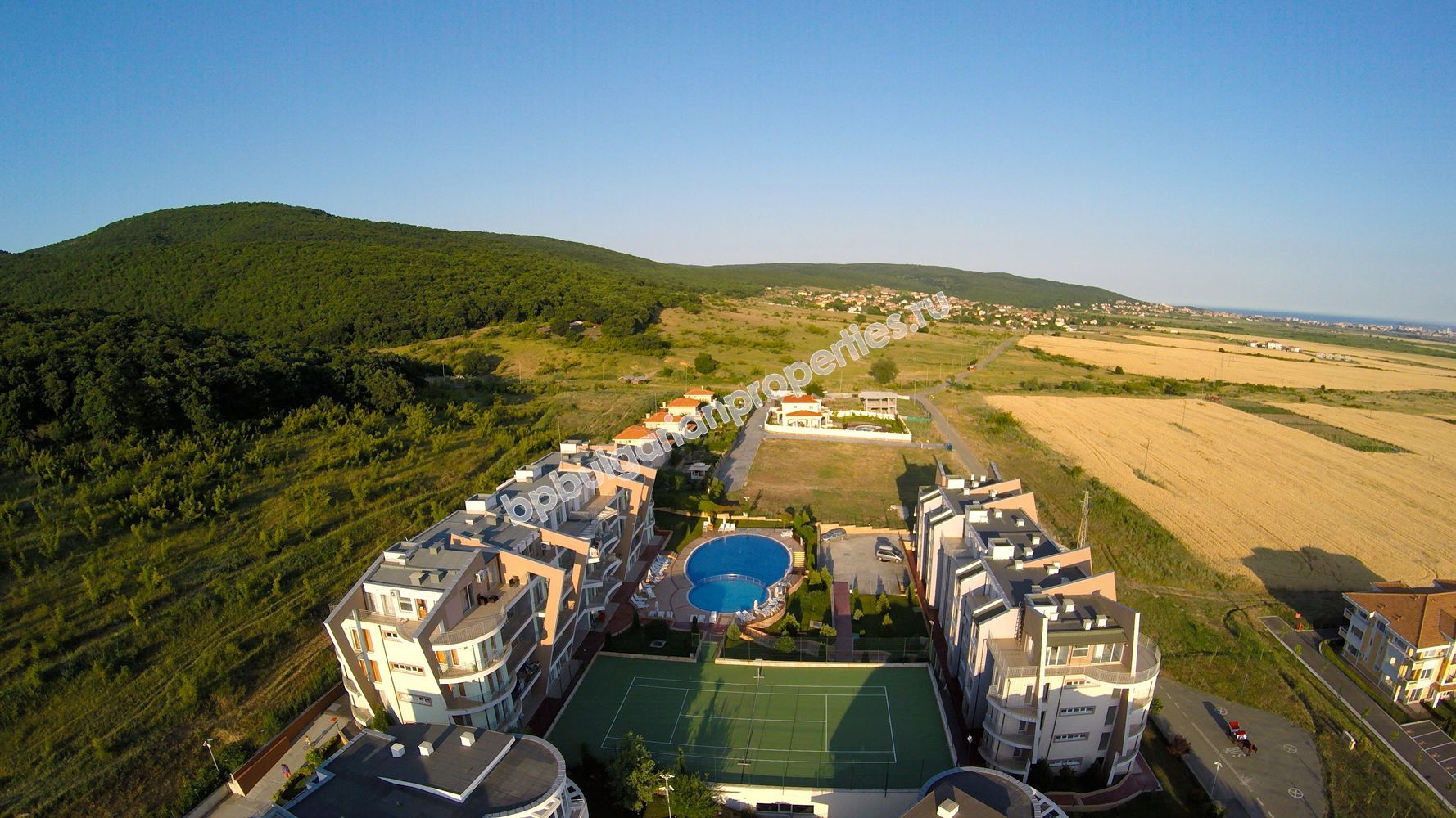 Двухкомнатная квартира на продажу в люксовый комплекс недалеко от к.к. Солнечный Берег