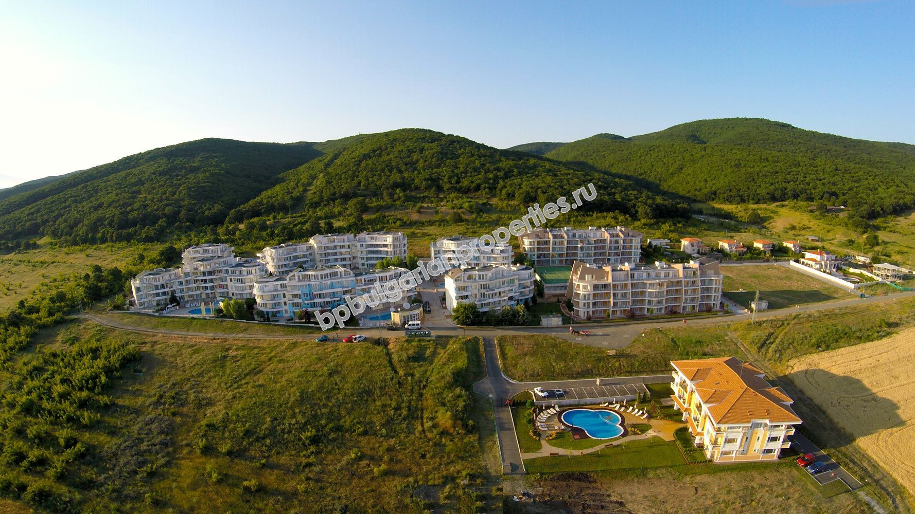 Двухкомнатная квартира на продажу в люксовый комплекс недалеко от к.к. Солнечный Берег