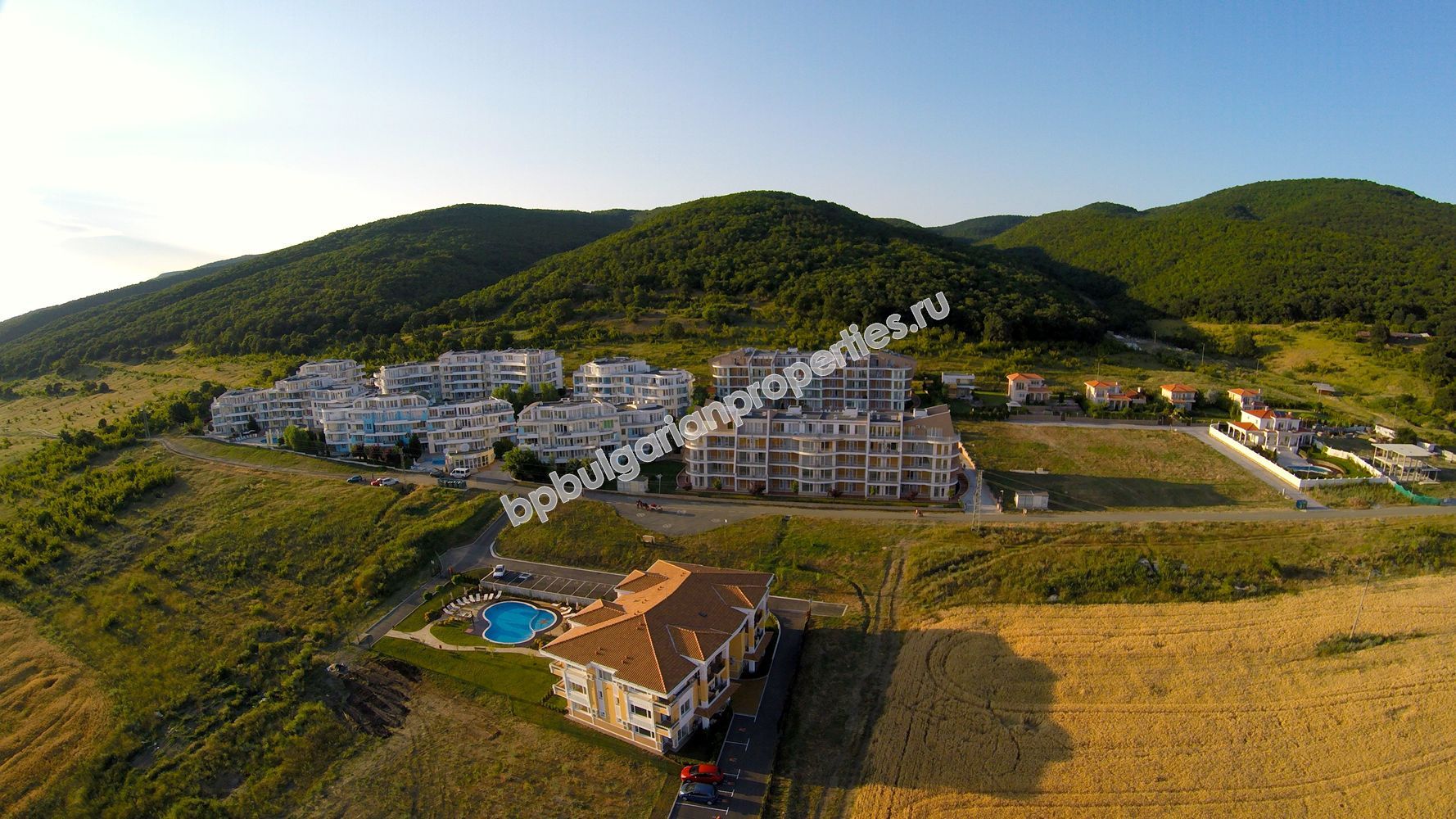 Двухкомнатная квартира на продажу в люксовый комплекс недалеко от к.к. Солнечный Берег