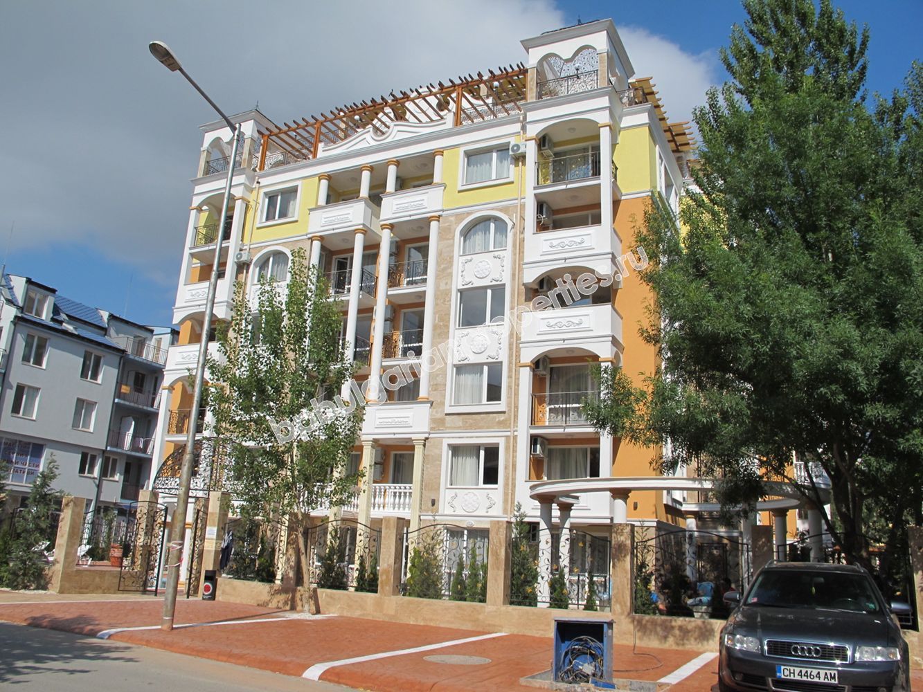 Люксовые квартиры на продажу в курорте Солнечный Берег