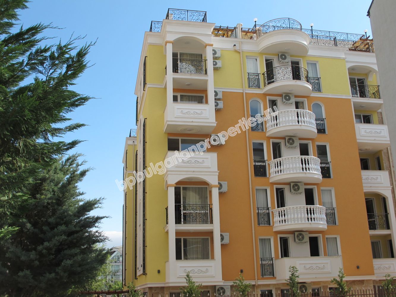 Люксовые квартиры на продажу в курорте Солнечный Берег