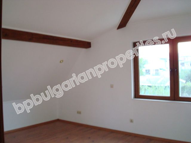 Двухэтажный дом на продажу в деревне Варвара