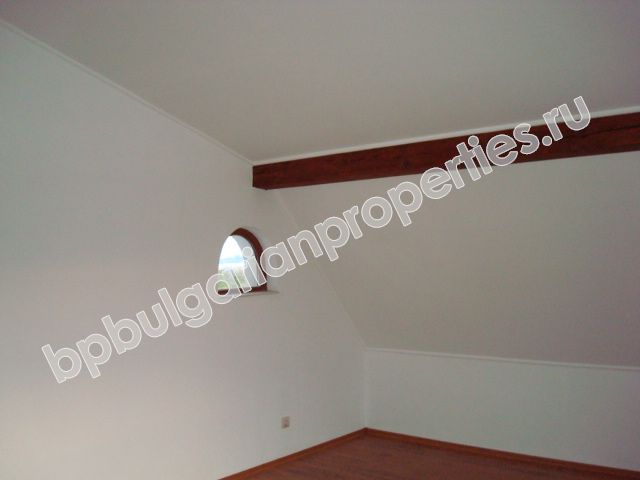 Двухэтажный дом на продажу в деревне Варвара