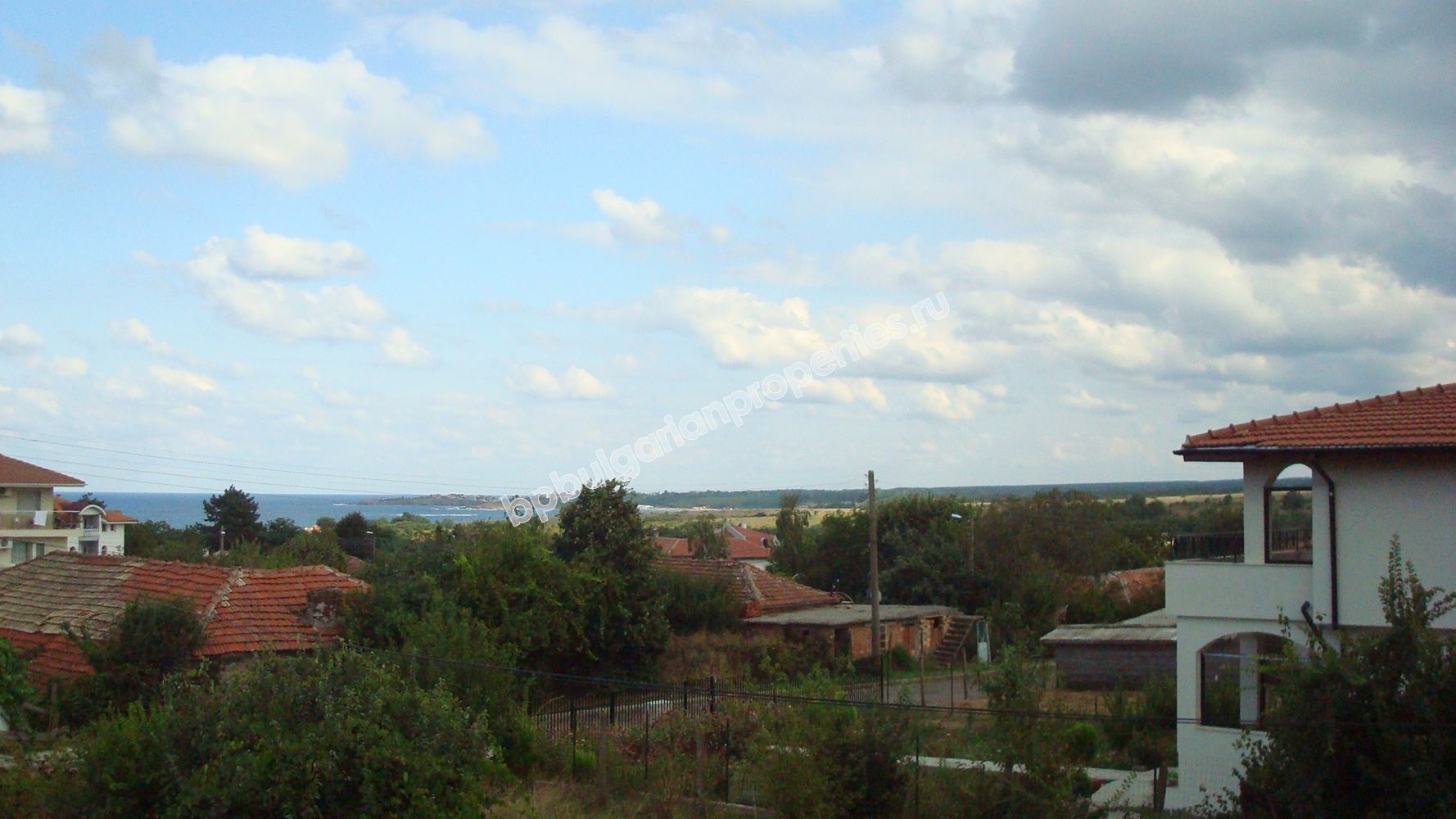 Двухэтажный дом на продажу в деревне Варвара