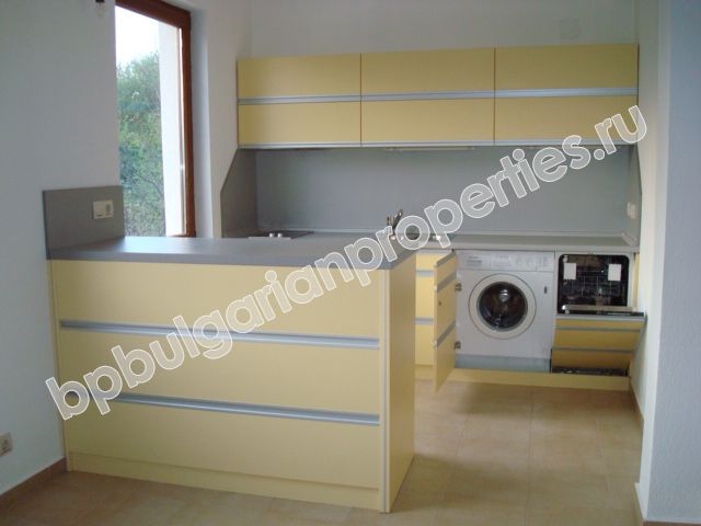 Двухэтажный дом на продажу в деревне Варвара