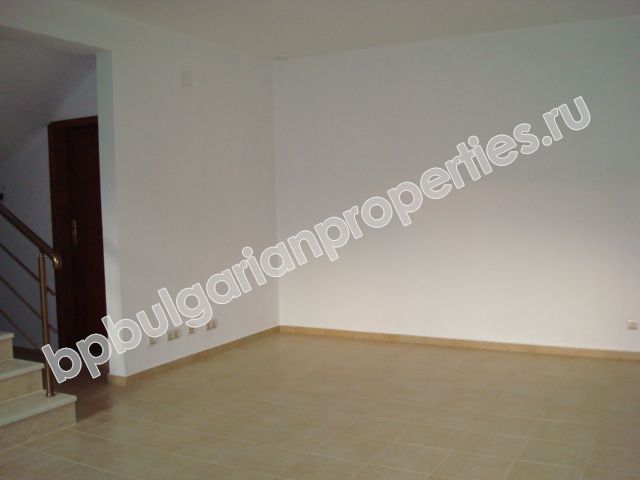 Двухэтажный дом на продажу в деревне Варвара