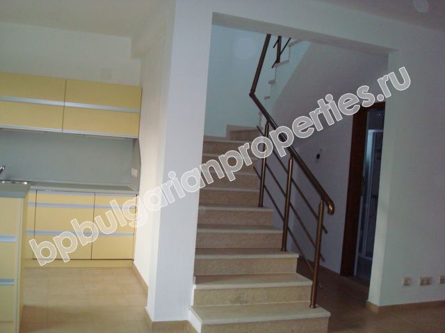 Двухэтажный дом на продажу в деревне Варвара