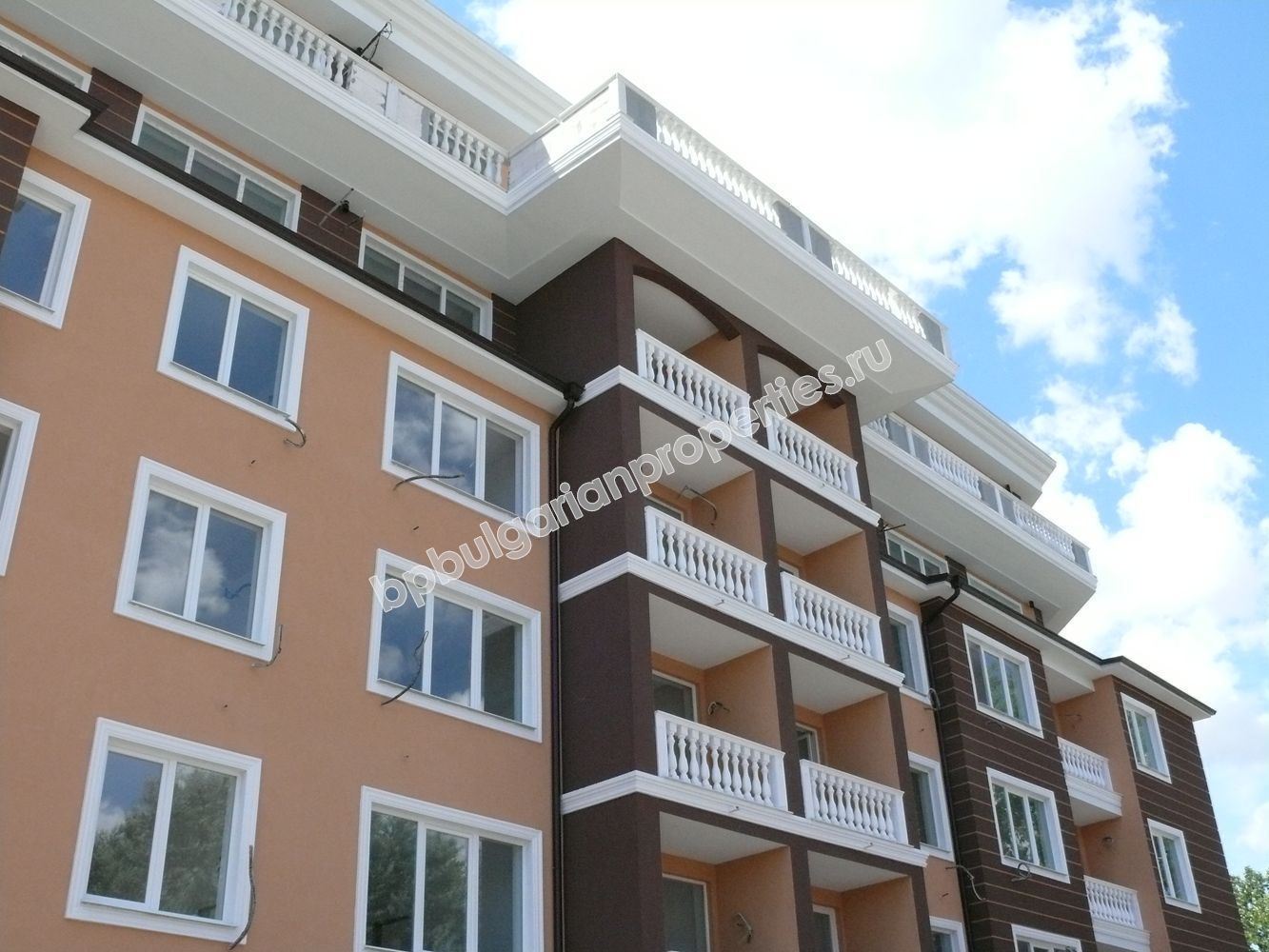 Однокомнатные и двухкомнатные апартаменты на продажу в к.к. Солнечный Берег