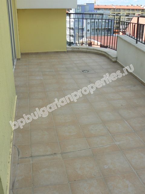 Большая светлая студия на первой линии в Солнечном Береге.