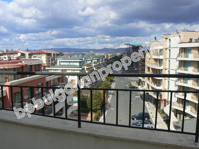 Большая светлая студия на первой линии в Солнечном Береге.