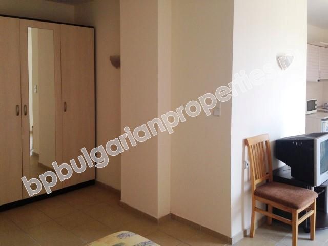 Большая светлая студия на первой линии в Солнечном Береге.